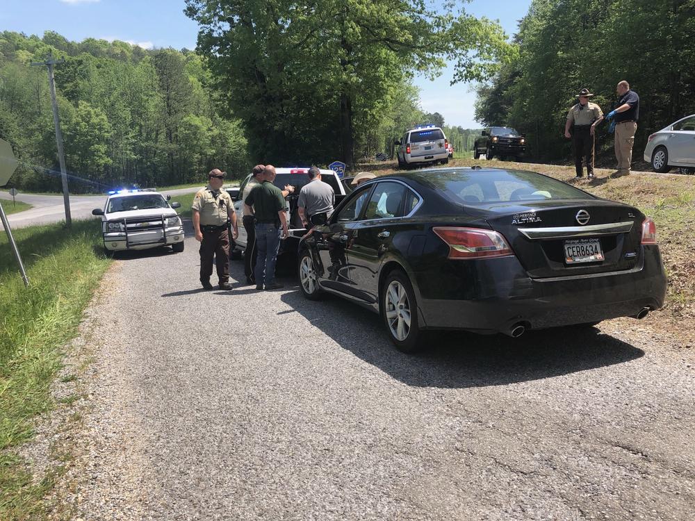 sheriff deputies investigating the traffic stop that lead to the arrest of 3 people